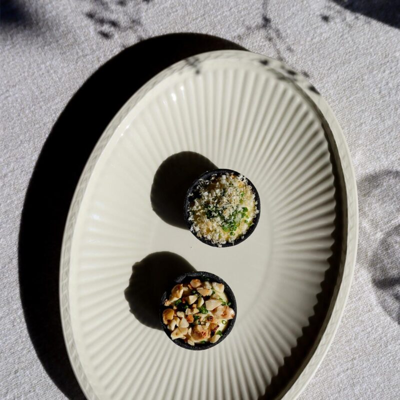 Een gerecht geserveerd als onderdeel van de culinaire verzorging die Landgoed Noorderheide biedt