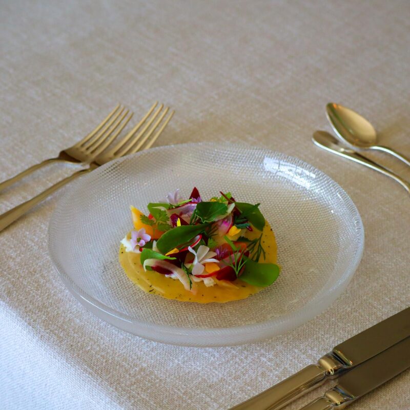 Een gerecht geserveerd als onderdeel van de culinaire verzorging die Landgoed Noorderheide biedt